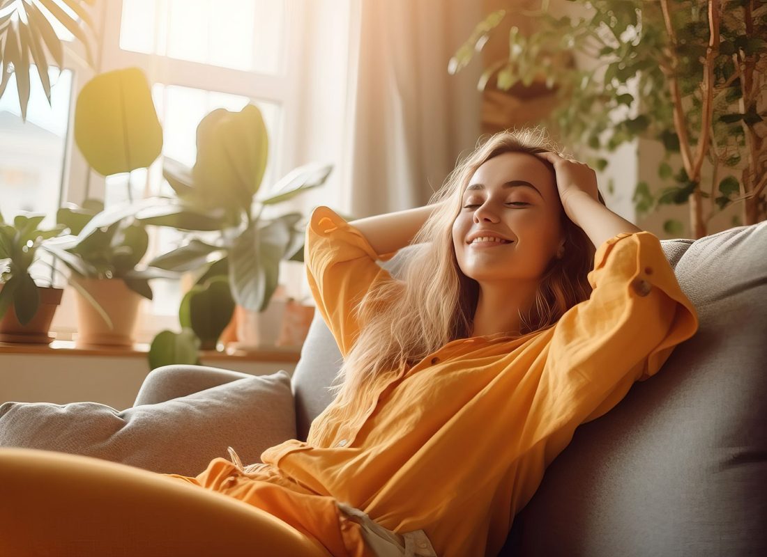 Frau auf dem Sofa